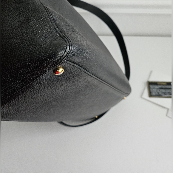 Chanel Black Caviar Tote With Strap & Removable Pouch - Picture 9 of 16